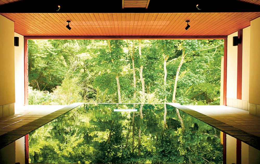 Lush greenery at the Myojinkan ryokan